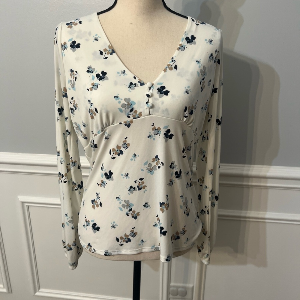 Banana Republic Women's Long Sleeve V-Neck Feminine Floral Ivory Top Size Small